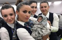 Экипаж Turkish Airlines принял роды у пассажирки во время полета