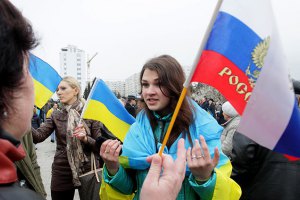 На сході України мітингували прихильники і противники возз'єднання з Росією