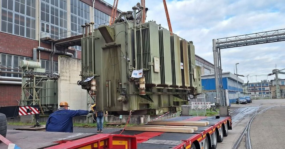 Потужний трансформатор переданий Німеччиною для стабілізації енергосистеми на тлі триваючих атак Росії .