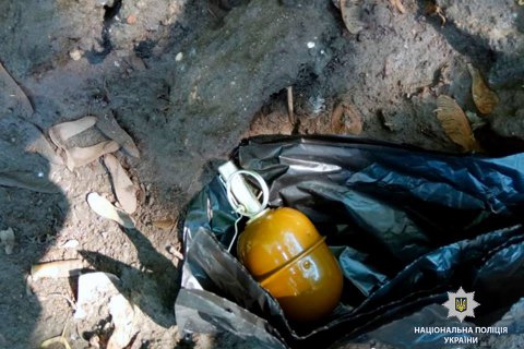 Под балконом жилого дома в центре Харькова нашли гранату РГД-5 с запалом