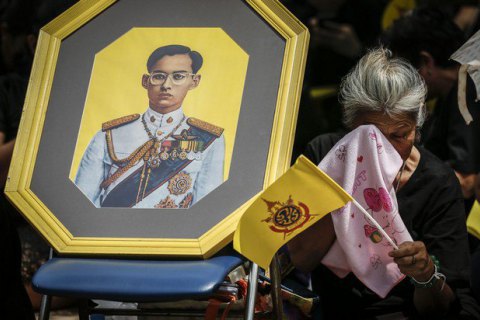 YouTube заблокував 100 сторінок з образами короля Таїланду