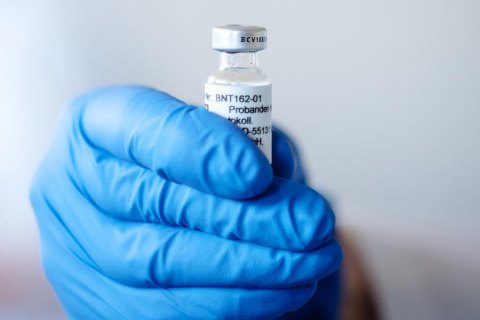Вакцина від ковіду в українських аптеках може з'явитися не раніше осені 2021 року, - ЦГЗ
