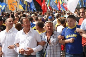 Парубієві виписали протокол за погану поведінку біля Українського дому