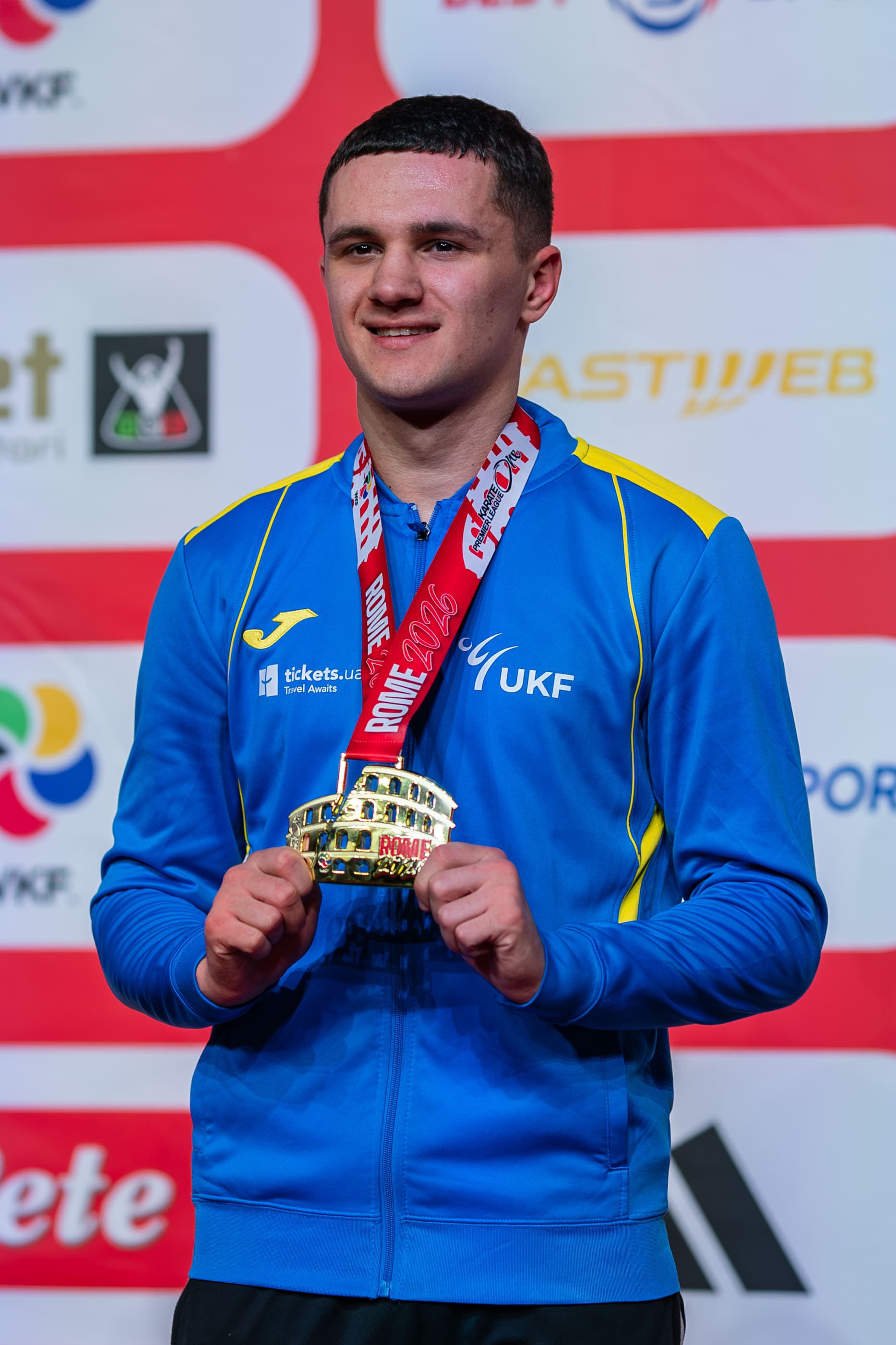 Каратист Георгій Піцул з медаллю чемпіона