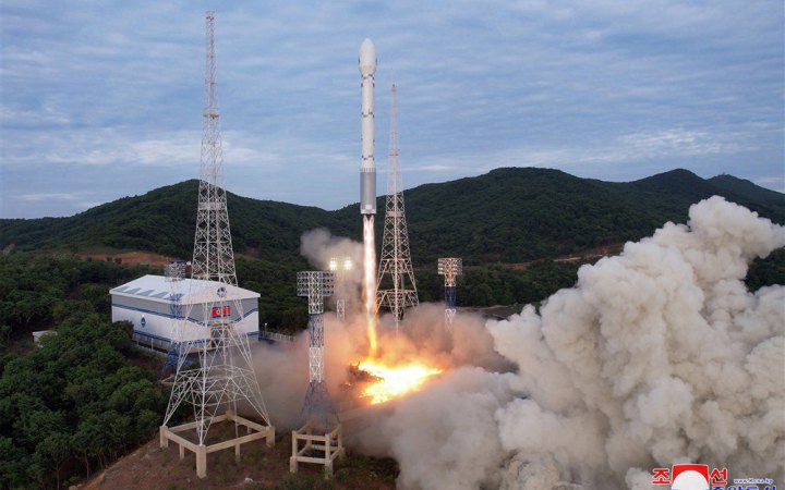 Нова космічна ракета Північної Кореї оснащена двигуном від міжконтинентальних балістичних, − аналітики