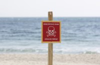Росіяни заміновують окуповані території, міни заклали навіть на дитячому пляжі