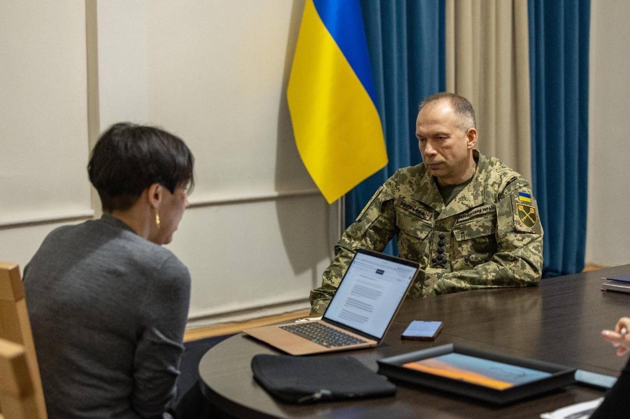 Головнокомандувач Збройних сил України Олександр Сирський і шеф-редактор <i>LB.ua</i> Cоня Кошкіна