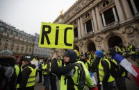 "Жовті жилети" вийшли на чергову акцію в Парижі (оновлено)