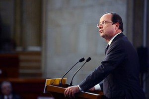 Рейтинг популярности Олланда стал самым низким в истории Франции