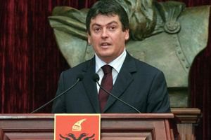Президент Албанії відмовився їхати на саміт до Криму