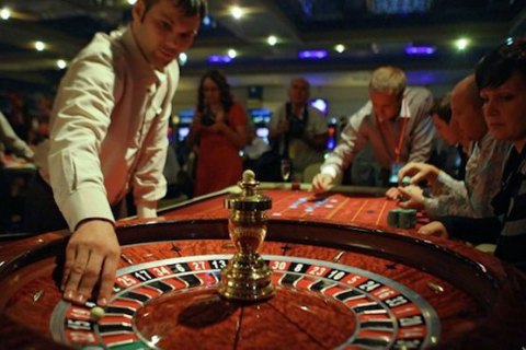 ​Украинцы считают, что в результате легализации азартных игр государство могло бы получить дополнительные деньги, - соцопрос
