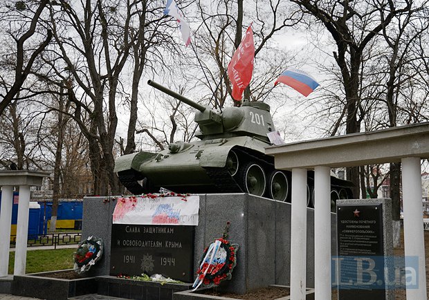 Упомянутый выше танк-памятник 