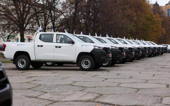 Нафтогаз придбав 10 пікапів для Збройних сил України