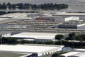 Партия новых автомобилей на 12 миллионов долларов утонула на заводе Honda в Таиланде