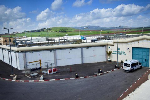 Шестеро палестинцев бежали из строжайшей тюрьмы Израиля через канализацию