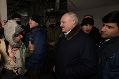 ​Лукашенко - мігрантам: "Хто хоче додому, допоможемо. Хто хоче на Захід - ловити не будем"