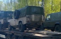 Збройні сили Литви передали українським військовим шість позашляховиків Land Rover