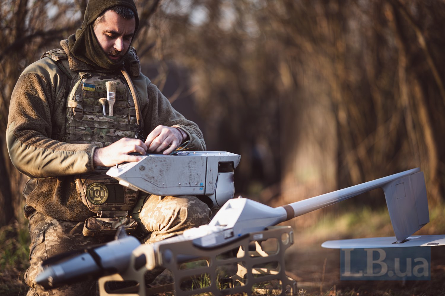 Оператори керують польотом вручну через пост управління або вмикають автоматичний політ за заданим маршрутом