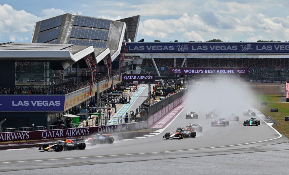 Макс Ферстаппен лідирує упродовж гонки Гран-прі Великої Британії