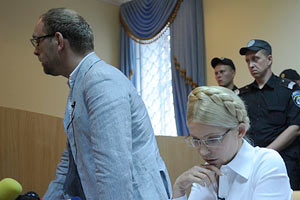 Власенко просит суд отпустить Тимошенко во Львов