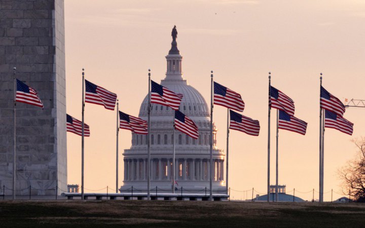 Bloomberg: у США погодились, що вартість наданої Україні допомоги становить $100 млрд, а не $300