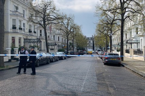 Чоловіка, який протаранив машину українського посла в Лондоні, взяли під варту