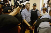 Суд приговорил Навального к пяти годам колонии