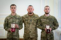Зеленський нагородив державними нагородами контрактників, які прийшли до війська за програмою 18–24