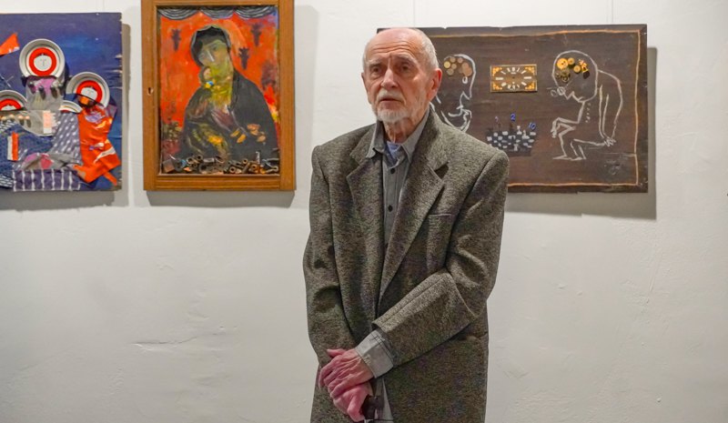 Євген Сивокінь під час відкриття виставки