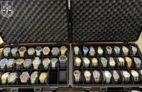 Викрито групу з 11 осіб, які займались контрабандою елітних годинників з Гонконгу, Китаю та ОАЕ