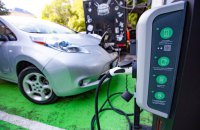 Електромобілі вперше обігнали бензинові авто за продажем у ЄС