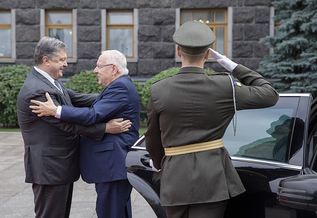 Петр Порошенко встречает Реувена Ривлина в Киеве, 27 сентября 