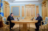 Порошенко і Яценюк спростовують наявність домовленостей з Коломойським