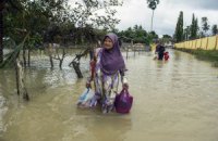 У Малайзії через повінь евакуйовано 100 тис. осіб