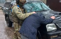 Допомагав перекидати військові ешелони в Україну, – СБУ затримала “начальника вокзалу” у Херсоні