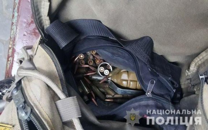 У київському метро затримали чоловіка з гранатою