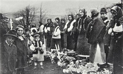 Шафранова паска, свиняча голова... Як змінювалися великодні звичаї українців 