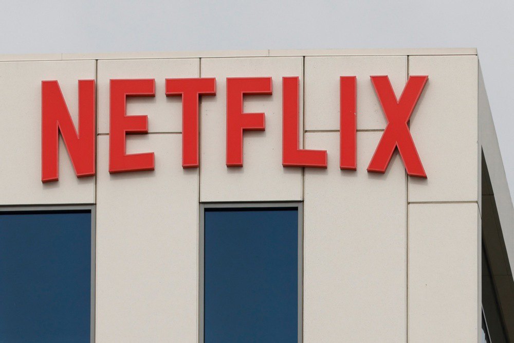 Логотип Netflix на офісі Netflix у Лос-Анджелесі