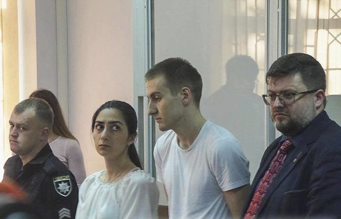 Підозрюваний Арбуєвич (другий справа) під час засідання суду
