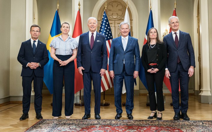 Лідери США та держав Північної Європи на саміті пообіцяли продовжувати підтримувати Україну
