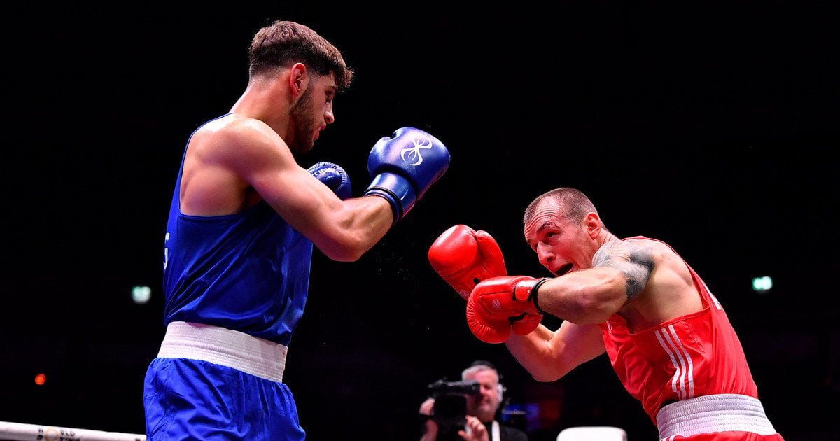 Данило Жасан (праворуч) у бою проти Тіна Скотта