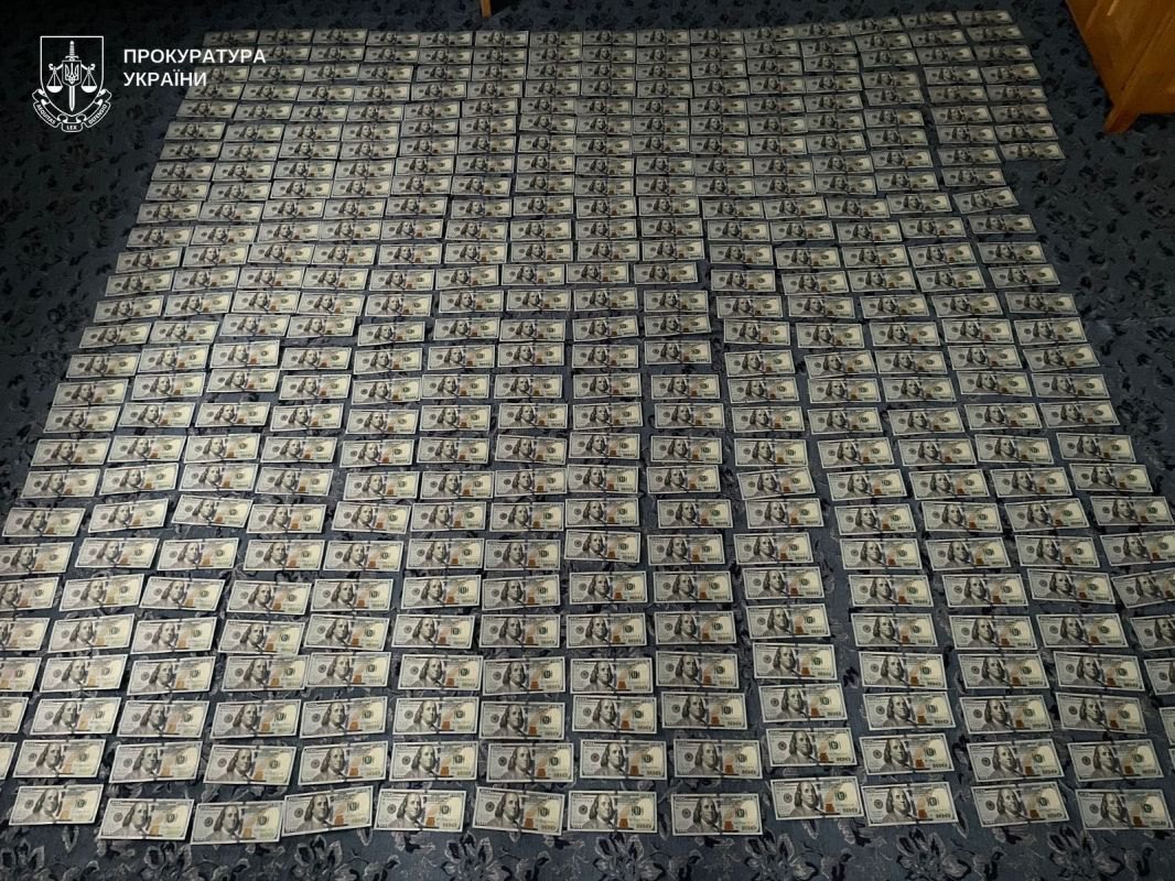 Вилучені під час обшуку гроші