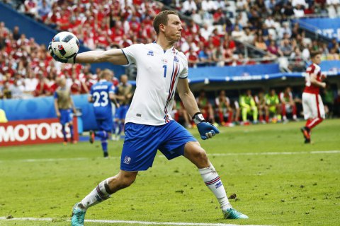 Вратарь сборной Исландии в преддверии ЧМ-2018 снял невероятный ролик о своей стране