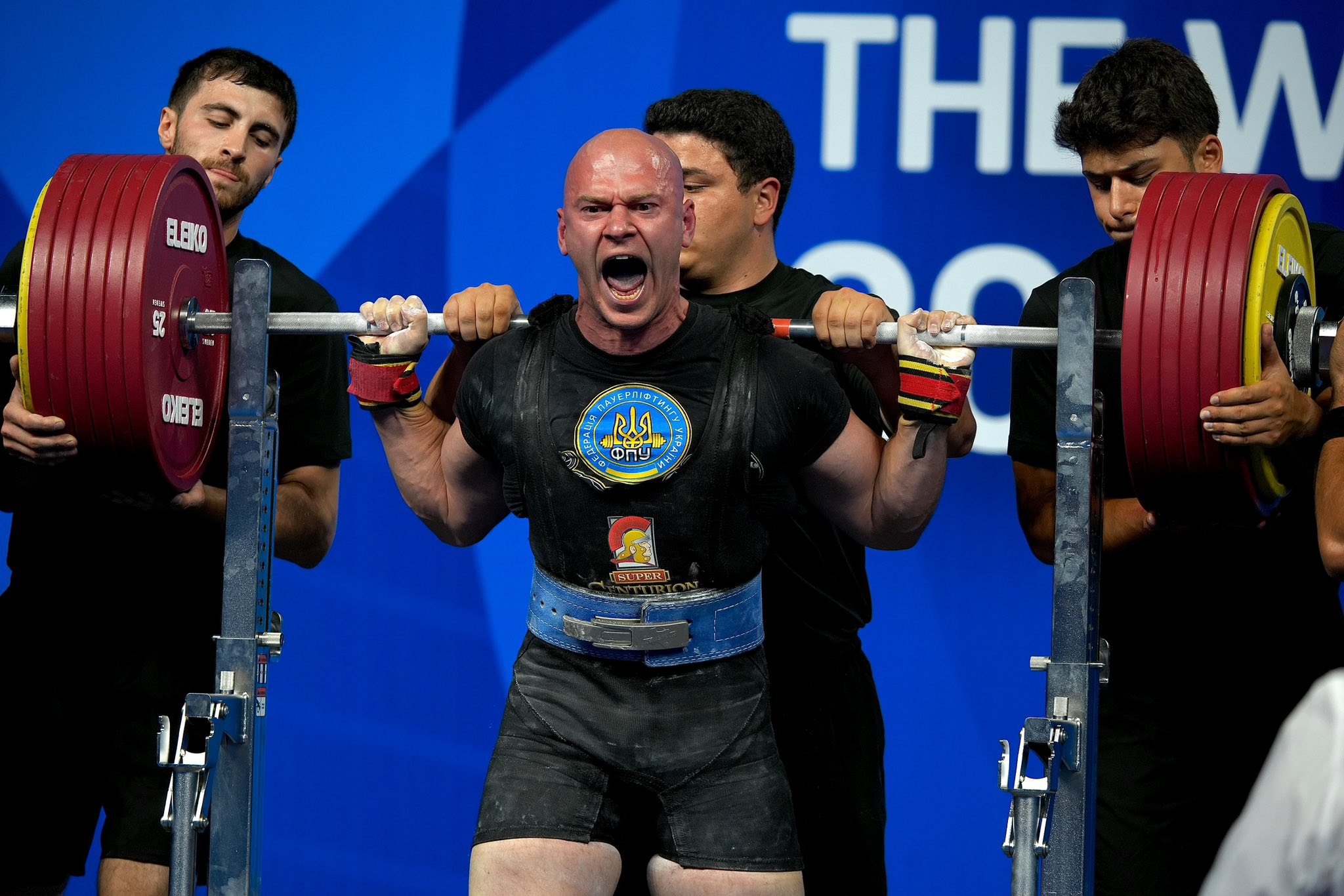 Український паверліфтер Віталій Коломієць під час виступу