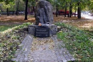 В Харькове демонтировали памятник воинам УПА 