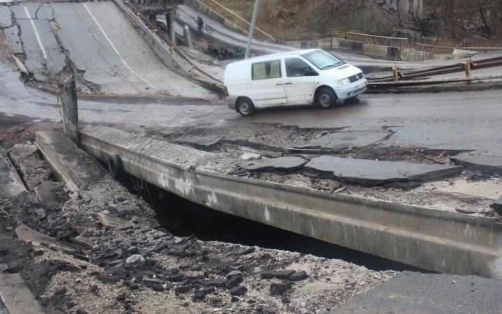 За время войны на Черниговщине повреждено более 600 км дорог и разрушены 20 мостов