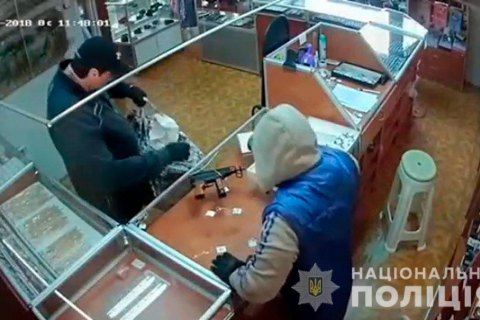 У Чернівецькій області затримали грабіжників ювелірного магазину
