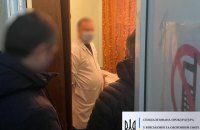 На Киевщине главу военно-врачебной комиссии поймали на взятке в 1000 долларов