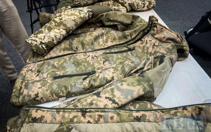 Міноборони заявило, що закуповує практично весь обсяг засобів індивідуального захисту для військових в українських виробників