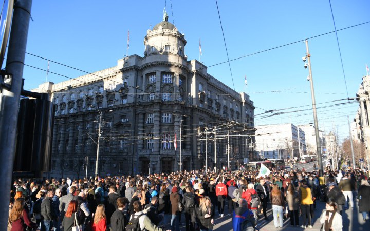 ​У столиці Сербії протестувальники оголосили про блокаду руху
